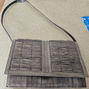 🌟 Elegance in Exotic Eel Skin: The Korean-Made Grey Clutch 🌟